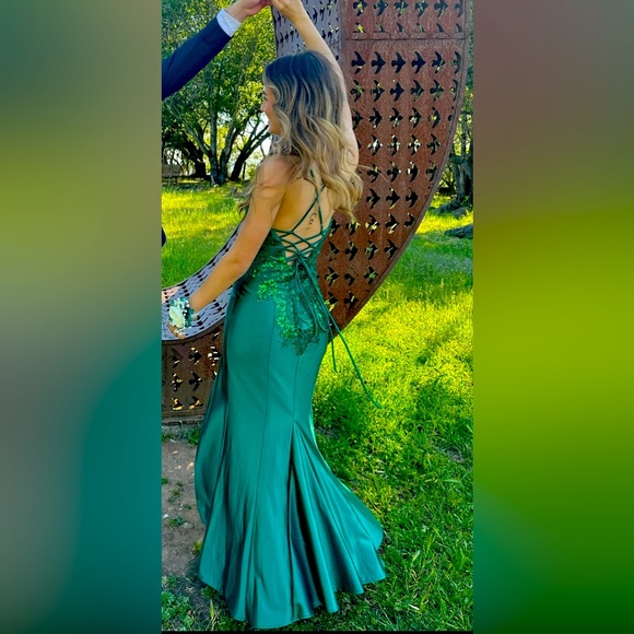 Prom dress!! - Picture 3 of 4